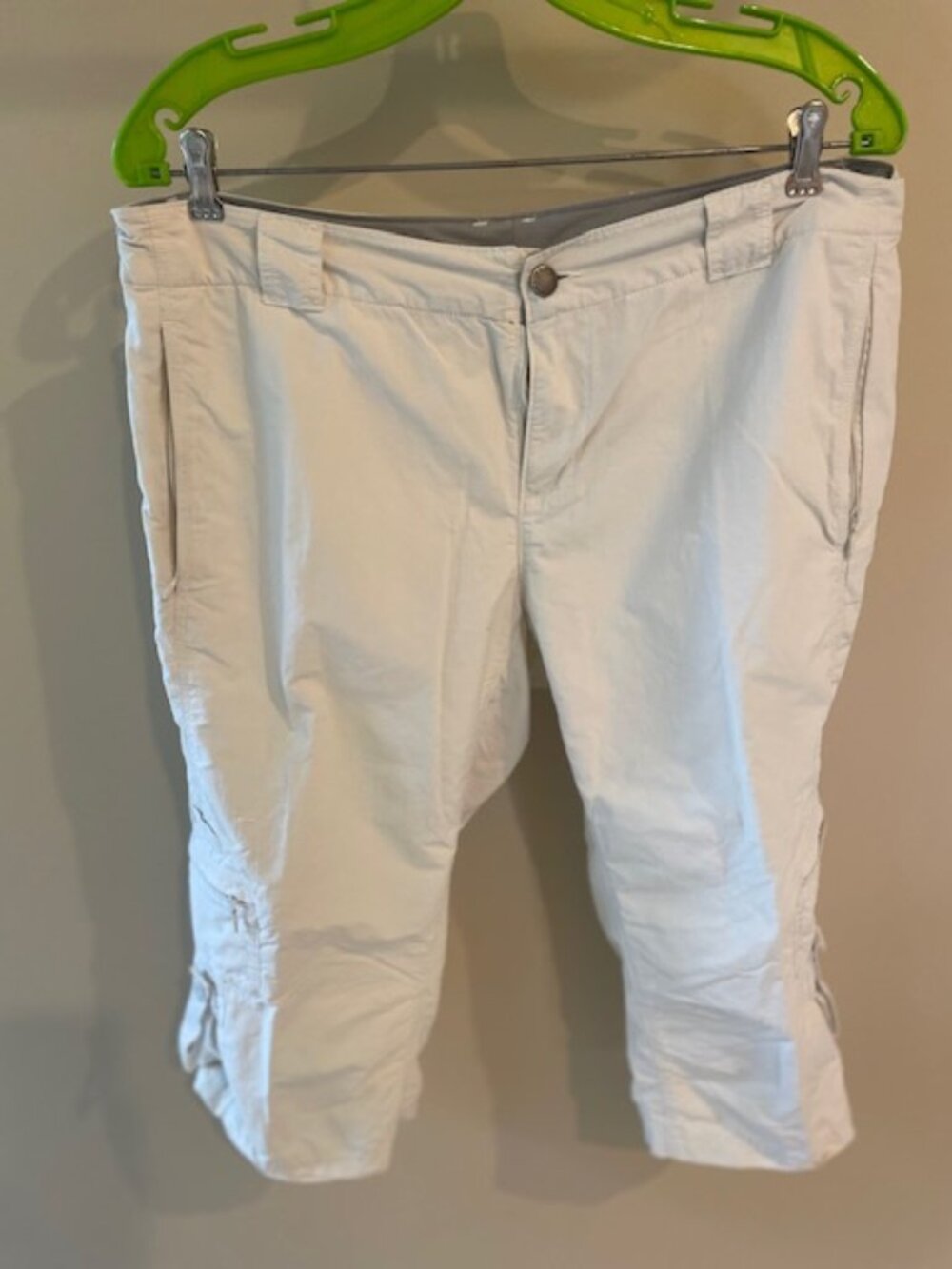 Women's Columbia Hiking Capris In Creamy beige, size 10
